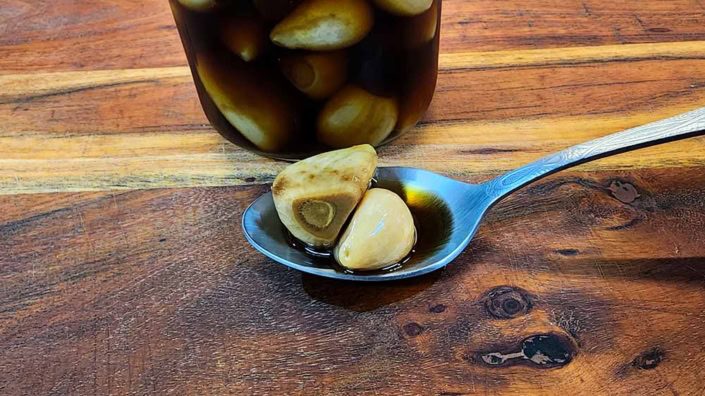 Korean pickled garlic (Maneul Jangajji)